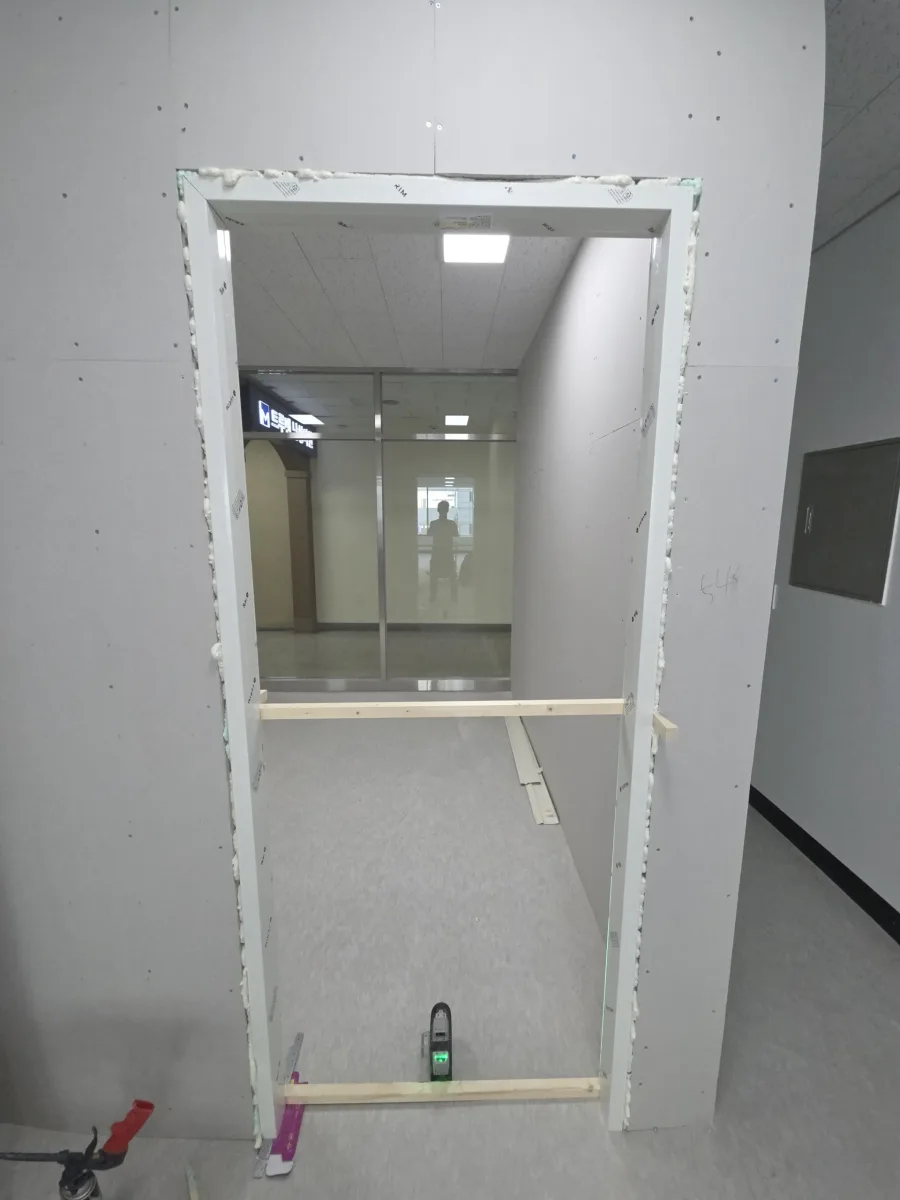 가벽 문짝몰딩 설치 시공 현장 6