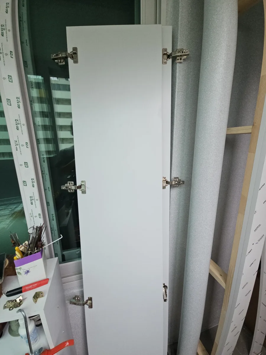 창고 문짝몰딩 설치